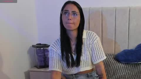 Snapshot of annyroberts_89 chatting on 04/14/26, 11:00 Anny online show from 04/14/26, 11:00