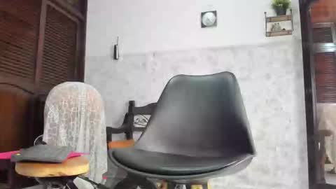 dani online show from 10/17/25, 04:31