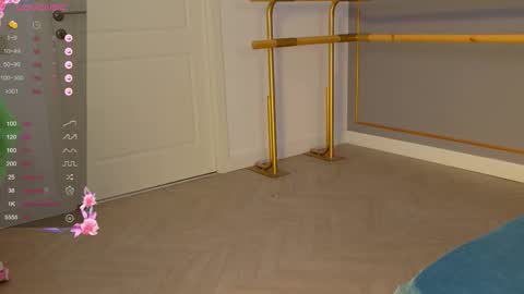 Snapshot of annysue_ chatting on 11/08/25, 05:18 AnnySue online show from 11/08/25, 05:18