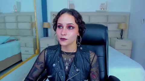 AnnyT online show from 10/10/25, 10:09