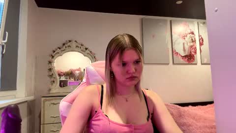 Snapshot of annyvibess chatting on 06/13/26, 05:55 annyvibess online show from 06/13/26, 05:55