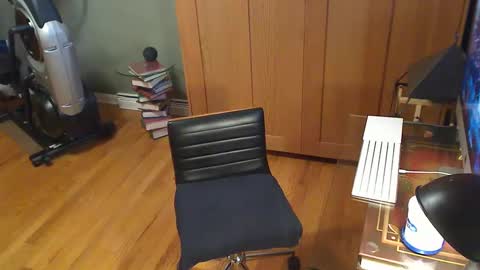 Snapshot of anoaklawnguy chatting on 10/01/25, 04:02 anoaklawnguy online show from 10/01/25, 04:02