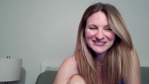 Snapshot of ansleypage chatting on 05/03/26, 01:55 heyitsansley online show from 05/03/26, 01:55