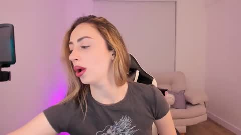 Anthonela online show from 09/20/25, 02:56