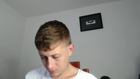 Snapshot of anthonnymorrison chatting on 12/02/24, 05:15 leon online show from 12/02/24, 05:15