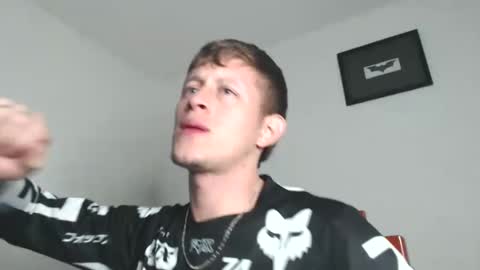 Snapshot of anthonnymorrison chatting on 01/04/25, 04:44 leon online show from 01/04/25, 04:44