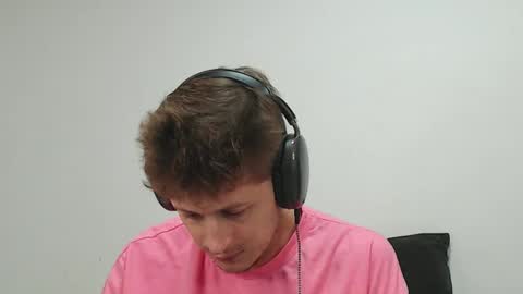 Snapshot of anthonnymorrison chatting on 02/13/25, 09:17 leon online show from 02/13/25, 09:17