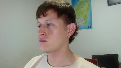Snapshot of anthonnymorrison chatting on 02/21/25, 05:35 leon online show from 02/21/25, 05:35