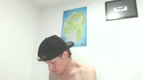 Snapshot of anthonnymorrison chatting on 03/08/25, 07:20 leon online show from 03/08/25, 07:20