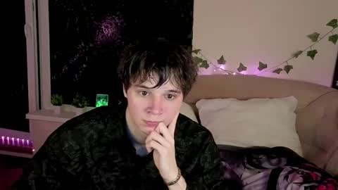 Snapshot of anthonycutie chatting on 04/18/26, 06:01 Anthony online show from 04/18/26, 06:01