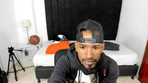       online show from 10/01/25, 01:00