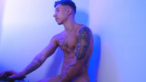 Snapshot of anthuan_thickboy chatting on 12/26/24, 09:01 Anthuan online show from 12/26/24, 09:01