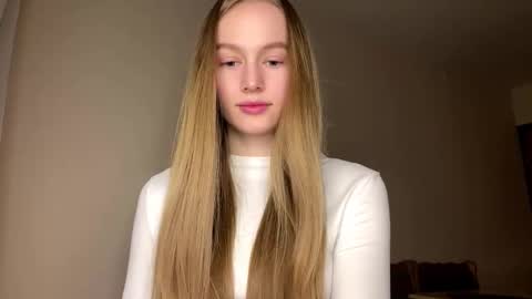 Snapshot of antionettepulgarin chatting on 02/15/26, 03:31 Viktoria online show from 02/15/26, 03:31