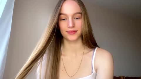 Snapshot of antionettepulgarin chatting on 03/13/26, 03:18 Viktoria online show from 03/13/26, 03:18