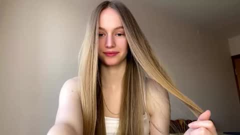 Snapshot of antionettepulgarin chatting on 03/18/26, 03:15 Viktoria online show from 03/18/26, 03:15