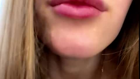 Snapshot of antionettepulgarin chatting on 04/05/26, 03:09 Viktoria online show from 04/05/26, 03:09