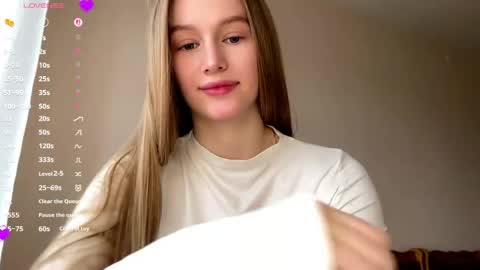 Snapshot of antionettepulgarin chatting on 04/17/26, 03:15 Viktoria online show from 04/17/26, 03:15