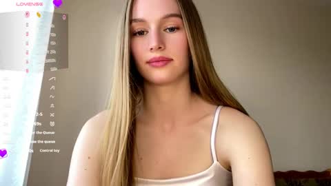 Snapshot of antionettepulgarin chatting on 05/05/26, 03:20 Viktoria online show from 05/05/26, 03:20