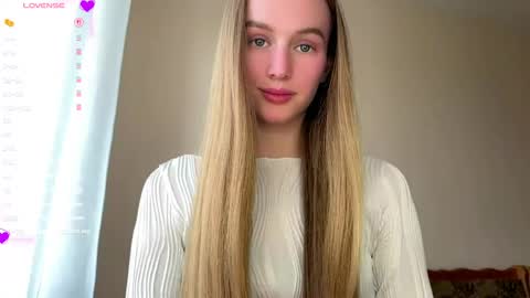 Snapshot of antionettepulgarin chatting on 05/18/26, 03:18 Viktoria online show from 05/18/26, 03:18