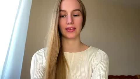 Snapshot of antionettepulgarin chatting on 06/11/26, 03:21 Viktoria online show from 06/11/26, 03:21