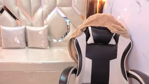 Antonela online show from 12/15/25, 12:42