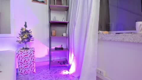 Antonela online show from 12/17/24, 12:23