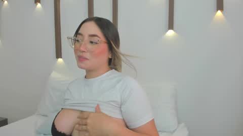 A N T O N E L L A  online show from 02/05/25, 03:09