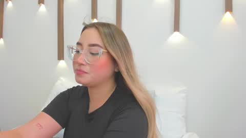 A N T O N E L L A  online show from 02/21/25, 04:48