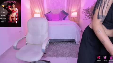 Snapshot of antonella_grayy chatting on 09/18/25, 11:01  Antonella Grayy  online show from 09/18/25, 11:01