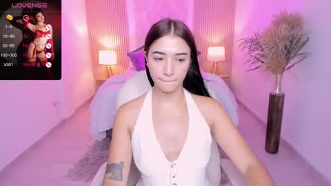 Snapshot of antonella_grayy chatting on 09/20/25, 11:00  Antonella Grayy  online show from 09/20/25, 11:00