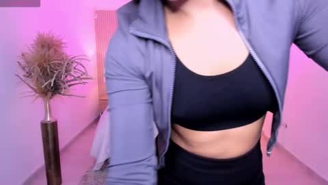 Snapshot of antonella_grayy chatting on 10/20/25, 10:59  Antonella Grayy  online show from 10/20/25, 10:59