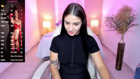 Snapshot of antonella_grayy chatting on 10/24/25, 11:06  Antonella Grayy  online show from 10/24/25, 11:06