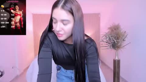 Snapshot of antonella_grayy chatting on 11/03/25, 11:00  Antonella Grayy  online show from 11/03/25, 11:00