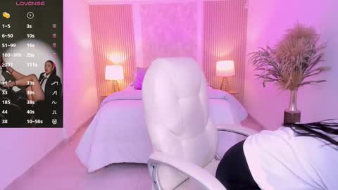 Snapshot of antonella_grayy chatting on 11/19/25, 11:10 Antonella Grayy online show from 11/19/25, 11:10