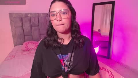 Snapshot of antonella_hot_x chatting on 12/20/25, 08:16 Antonella online show from 12/20/25, 08:16
