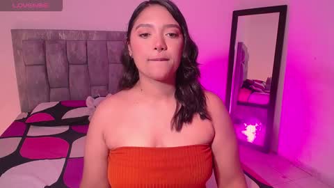 Snapshot of antonella_hot_x chatting on 01/06/26, 11:18 Antonella online show from 01/06/26, 11:18