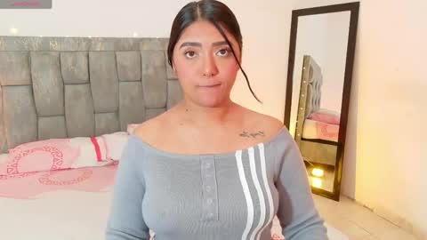 Snapshot of antonella_hot_x chatting on 06/05/26, 09:31 Antonella online show from 06/05/26, 09:31