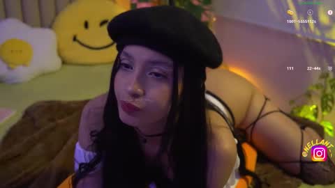 Snapshot of antonella_maitt chatting on 10/31/25, 02:45 Nell. online show from 10/31/25, 02:45