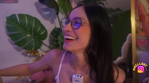 Snapshot of antonella_maitt chatting on 01/13/26, 01:44 Nell. online show from 01/13/26, 01:44