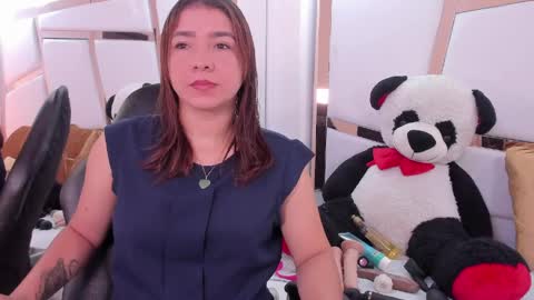Snapshot of antonella_moon7 chatting on 04/07/26, 04:35 Antonella Moon 7 online show from 04/07/26, 04:35