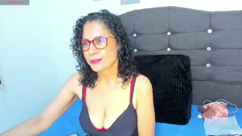 antonella_rizzo01 online show from 06/14/26, 08:44
