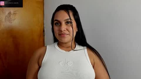 Snapshot of antonella_rod chatting on 11/21/25, 08:29 antonella_rod online show from 11/21/25, 08:29
