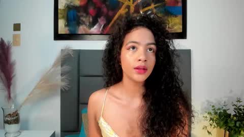 Snapshot of antonellahall_ chatting on 10/20/25, 11:54 AntonellaHall online show from 10/20/25, 11:54