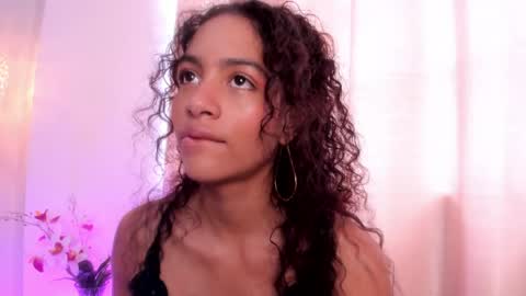 Snapshot of antonellahall_ chatting on 04/22/26, 06:42 AntonellaHall online show from 04/22/26, 06:42