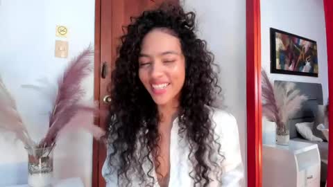 Snapshot of antonellahall_ chatting on 05/20/26, 06:36 AntonellaHall online show from 05/20/26, 06:36