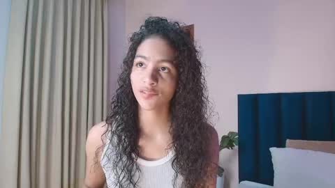 Snapshot of antonellahall_ chatting on 06/06/26, 01:00 AntonellaHall online show from 06/06/26, 01:00