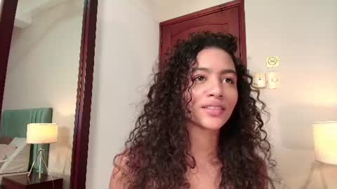 Snapshot of antonellahall_ chatting on 06/18/26, 01:06 AntonellaHall online show from 06/18/26, 01:06