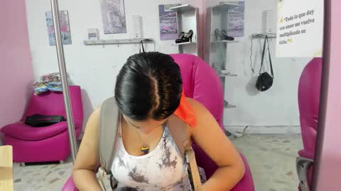 Snapshot of antonellakling_ chatting on 01/14/26, 12:00 ANTONELLA online show from 01/14/26, 12:00