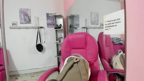 Snapshot of antonellakling_ chatting on 01/16/26, 12:20 ANTONELLA online show from 01/16/26, 12:20