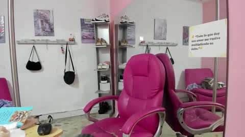Snapshot of antonellakling_ chatting on 03/08/26, 11:14 ANTONELLA online show from 03/08/26, 11:14